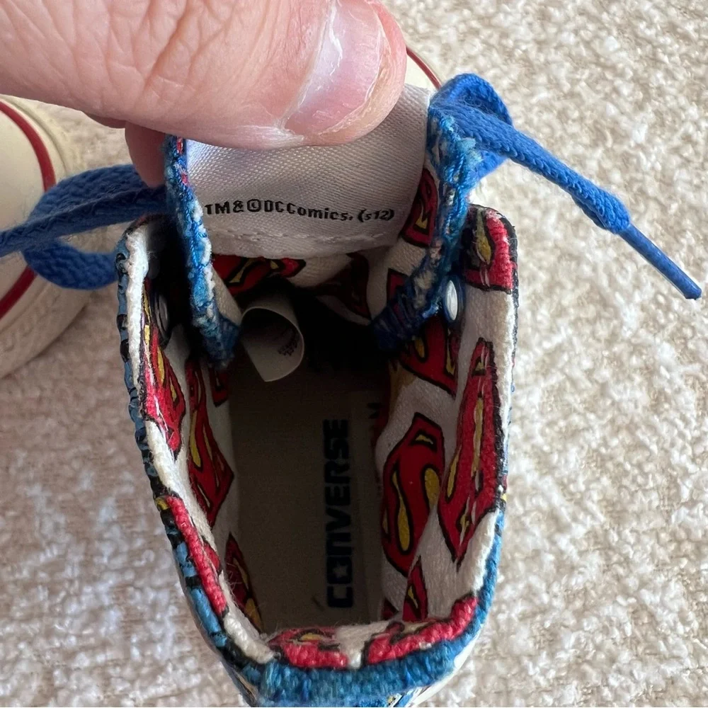 Converse Infant Chuck Taylor All Star Classic High Top‎ Superman Sneakers Size 4
